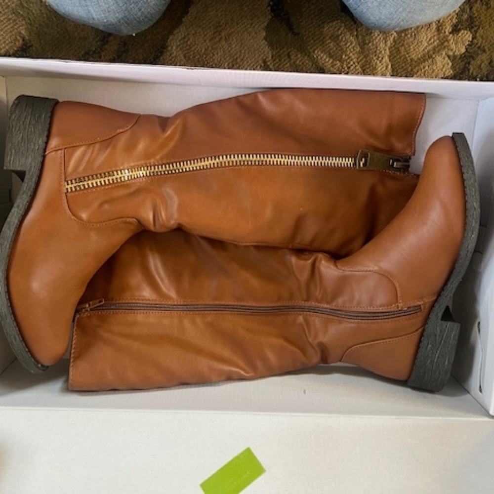 Olivia Miller Size 7 Chestnut Boots